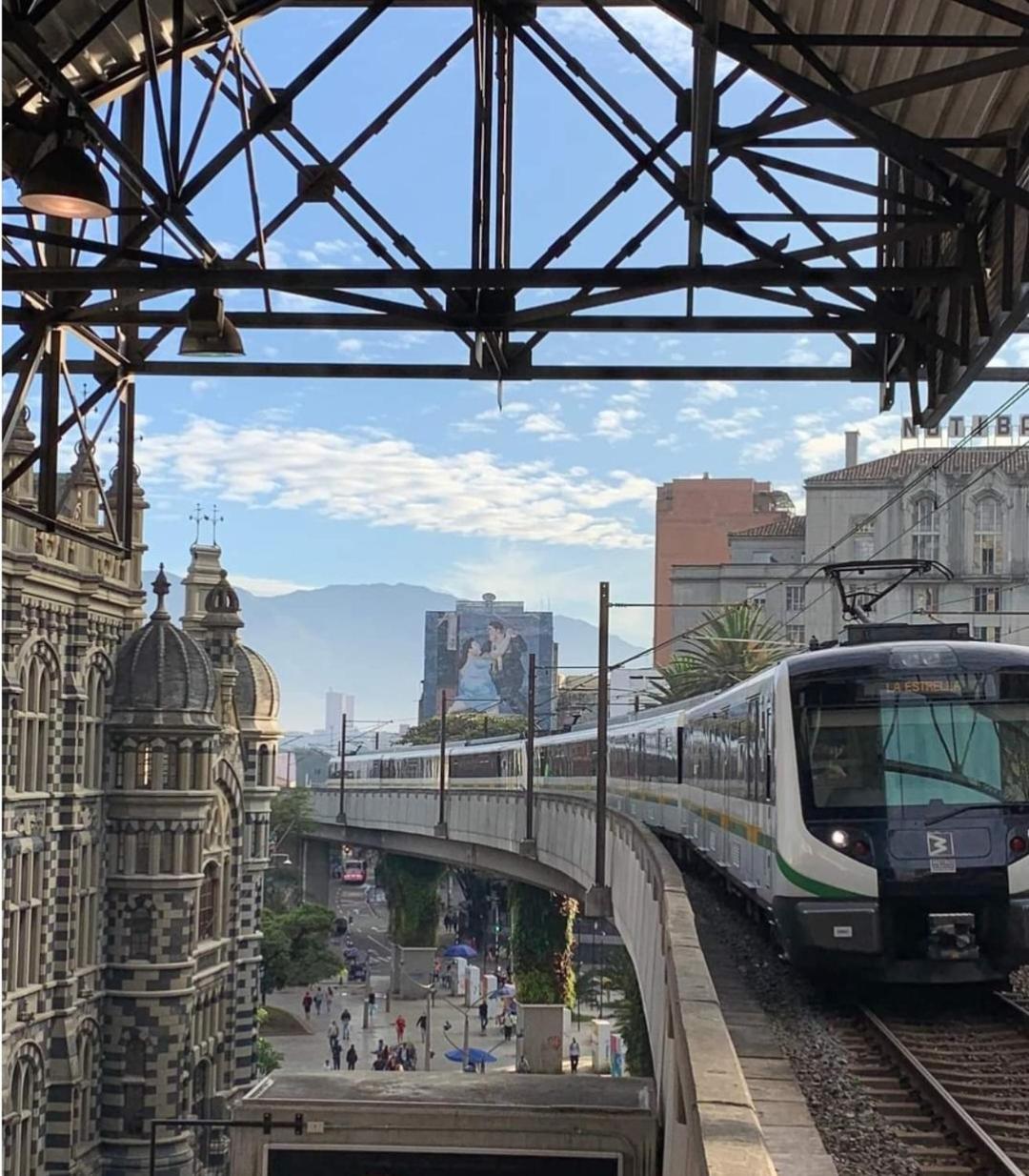 Apartasuites Av Medellín Zewnętrze zdjęcie
